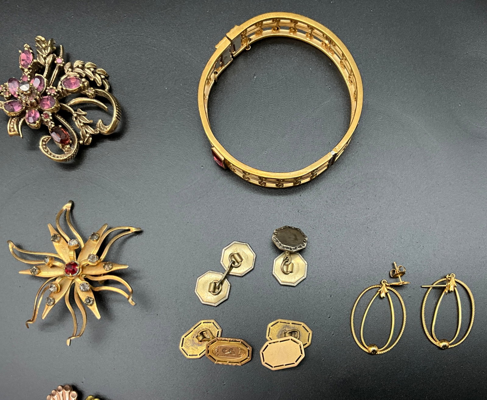 A Collection of Vintage Gold Tone Costume Jewelry - 5