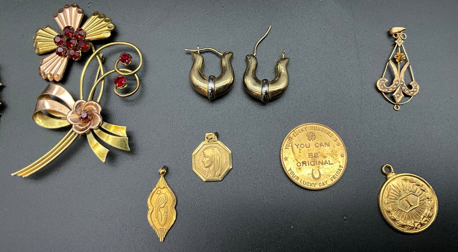 A Collection of Vintage Gold Tone Costume Jewelry - 6