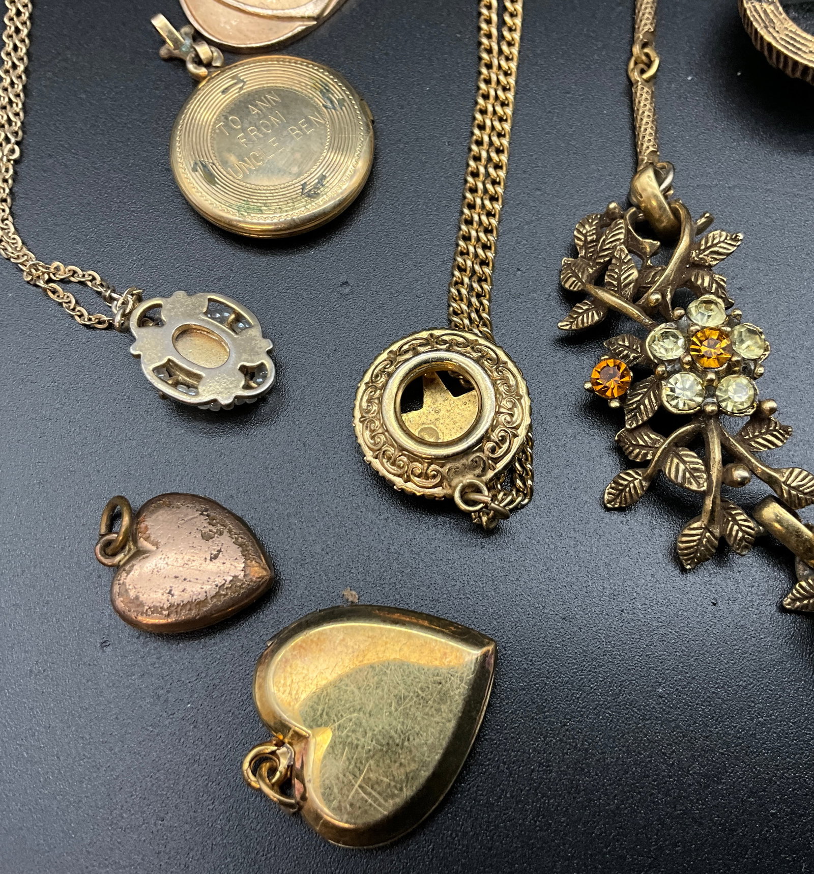 A Collection of Vintage Gold Tone Costume Jewelry - 9