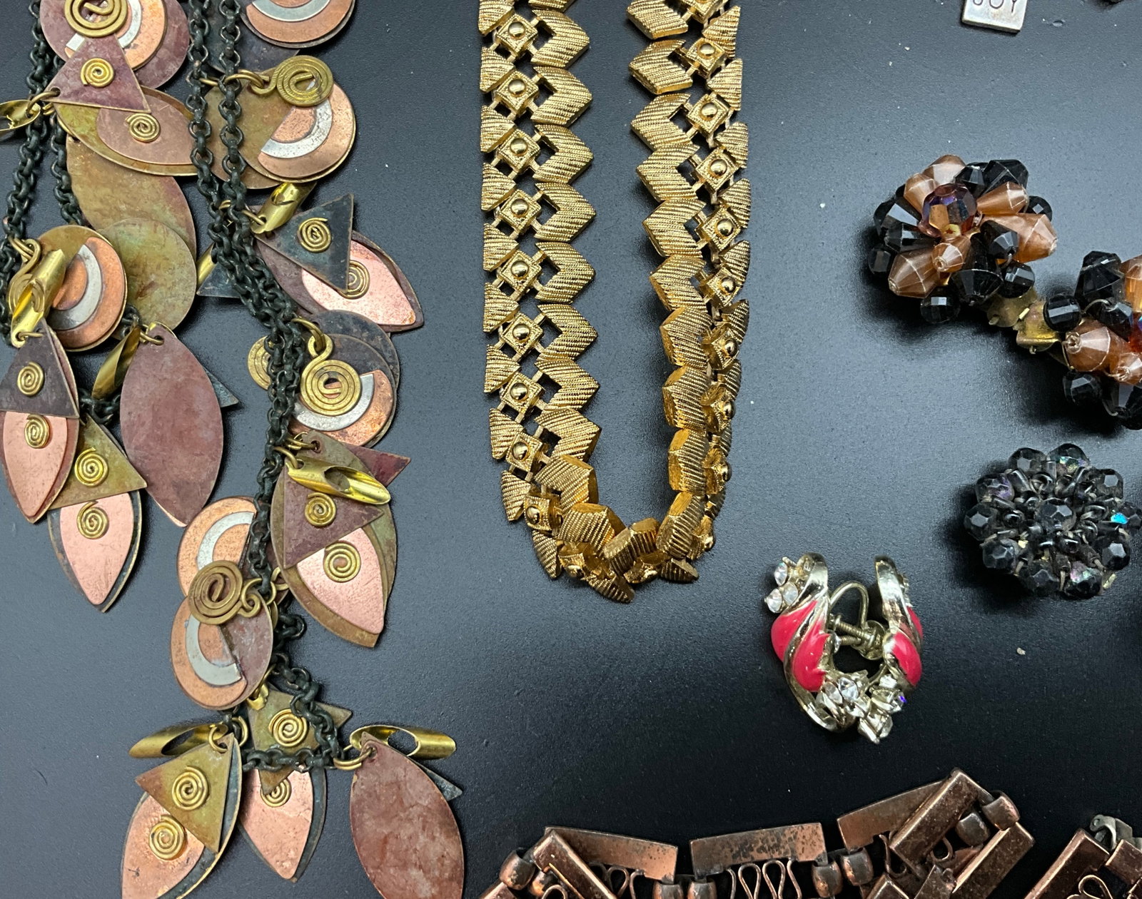 A Collection of Vintage Costume Jewelry - 3