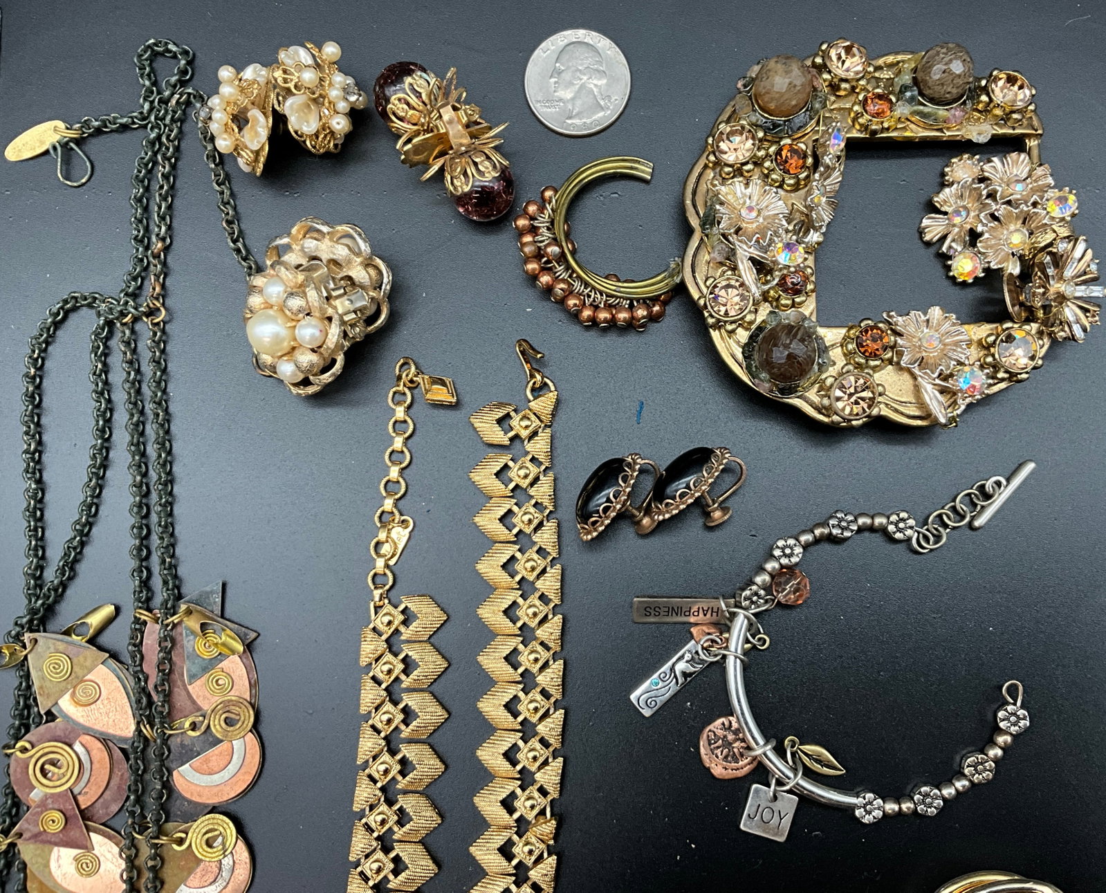 A Collection of Vintage Costume Jewelry - 4