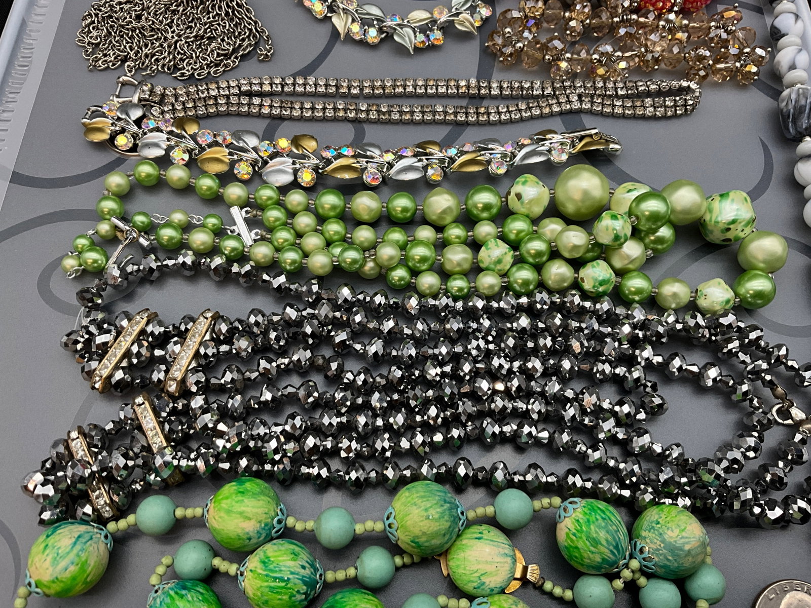 A Collection of Vintage Costume Jewelry - 3