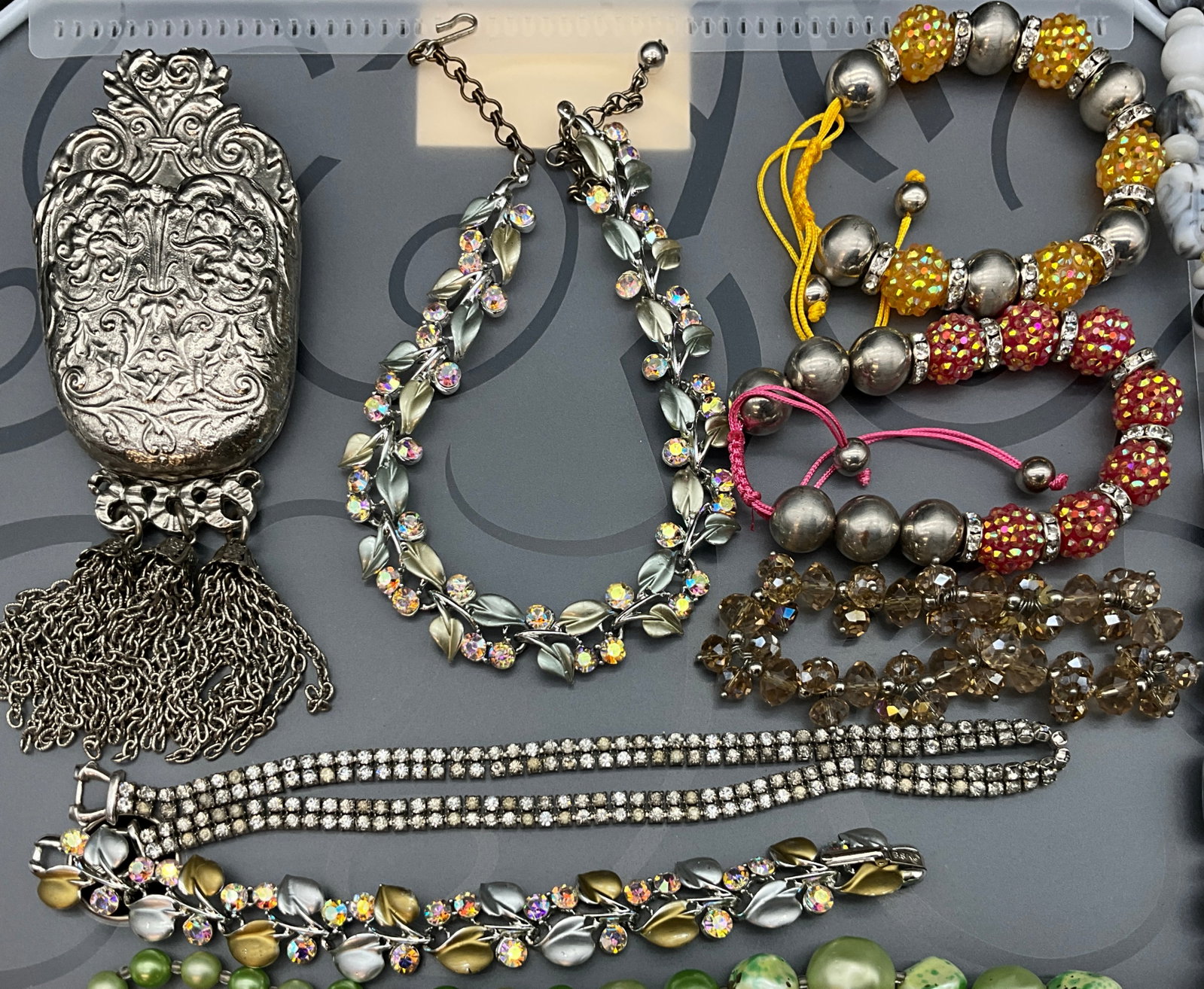 A Collection of Vintage Costume Jewelry - 4