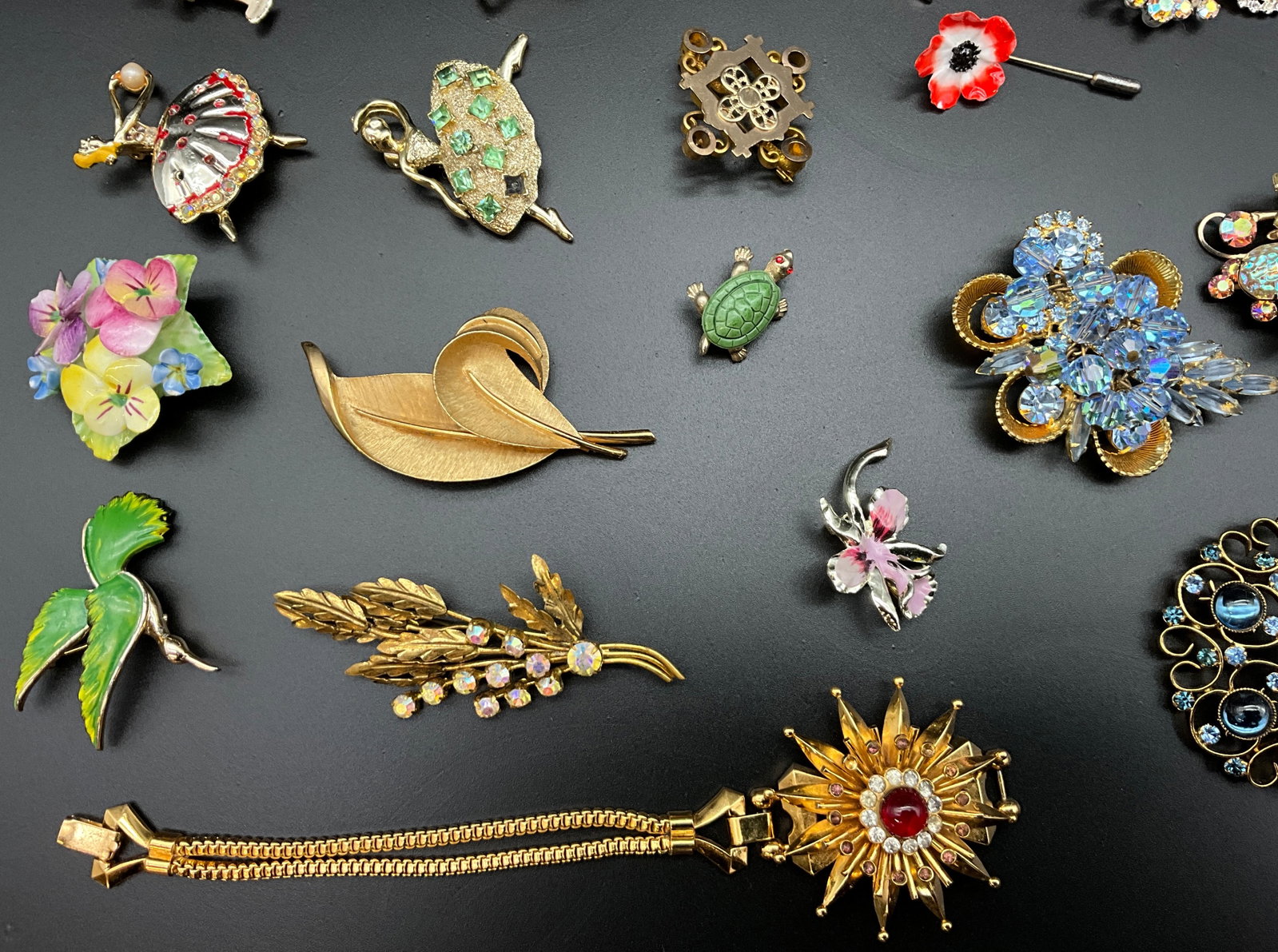 A Collection of Vintage Mid-Century Costume Jewelry - 3