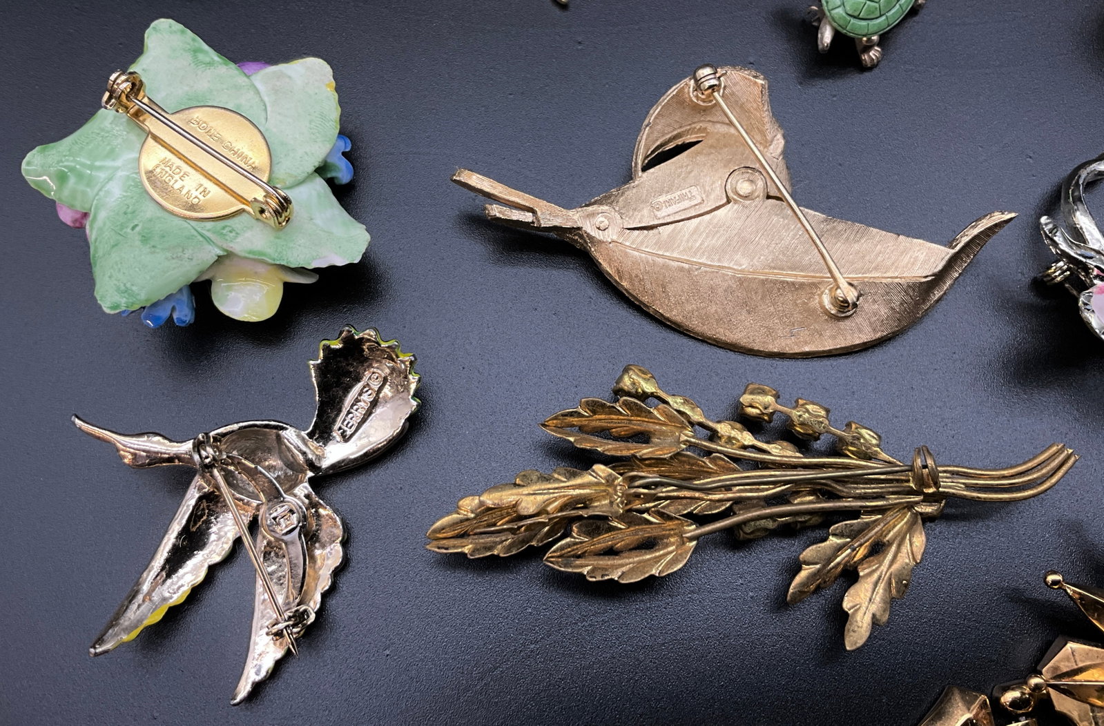 A Collection of Vintage Mid-Century Costume Jewelry - 7