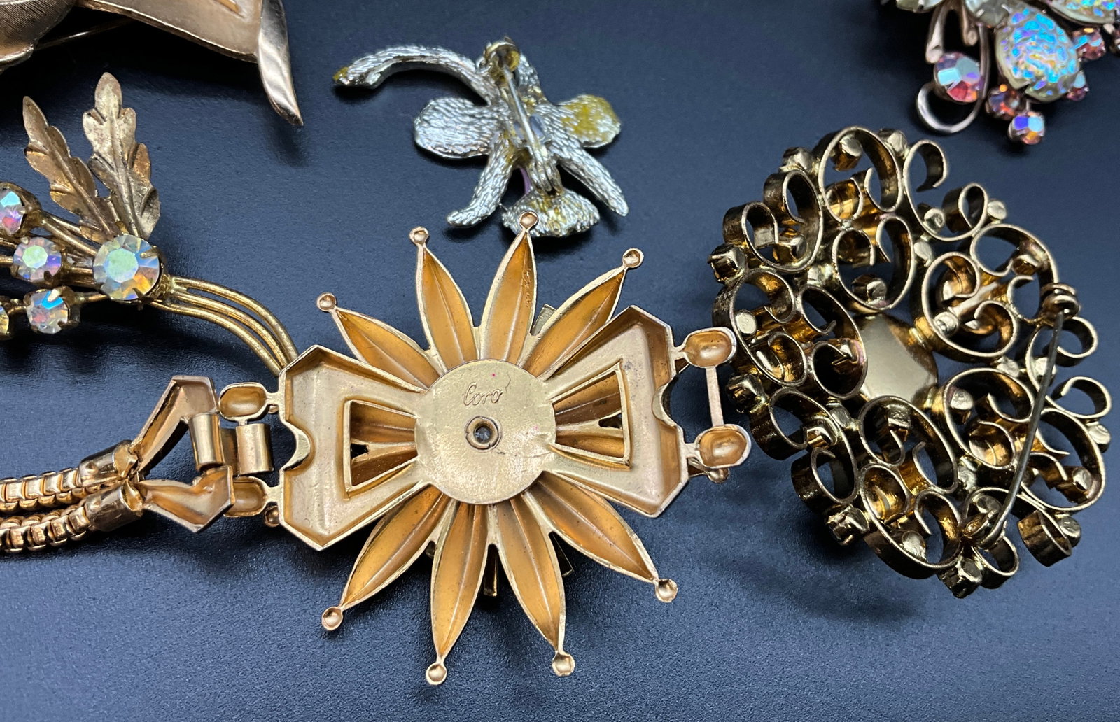 A Collection of Vintage Mid-Century Costume Jewelry - 8
