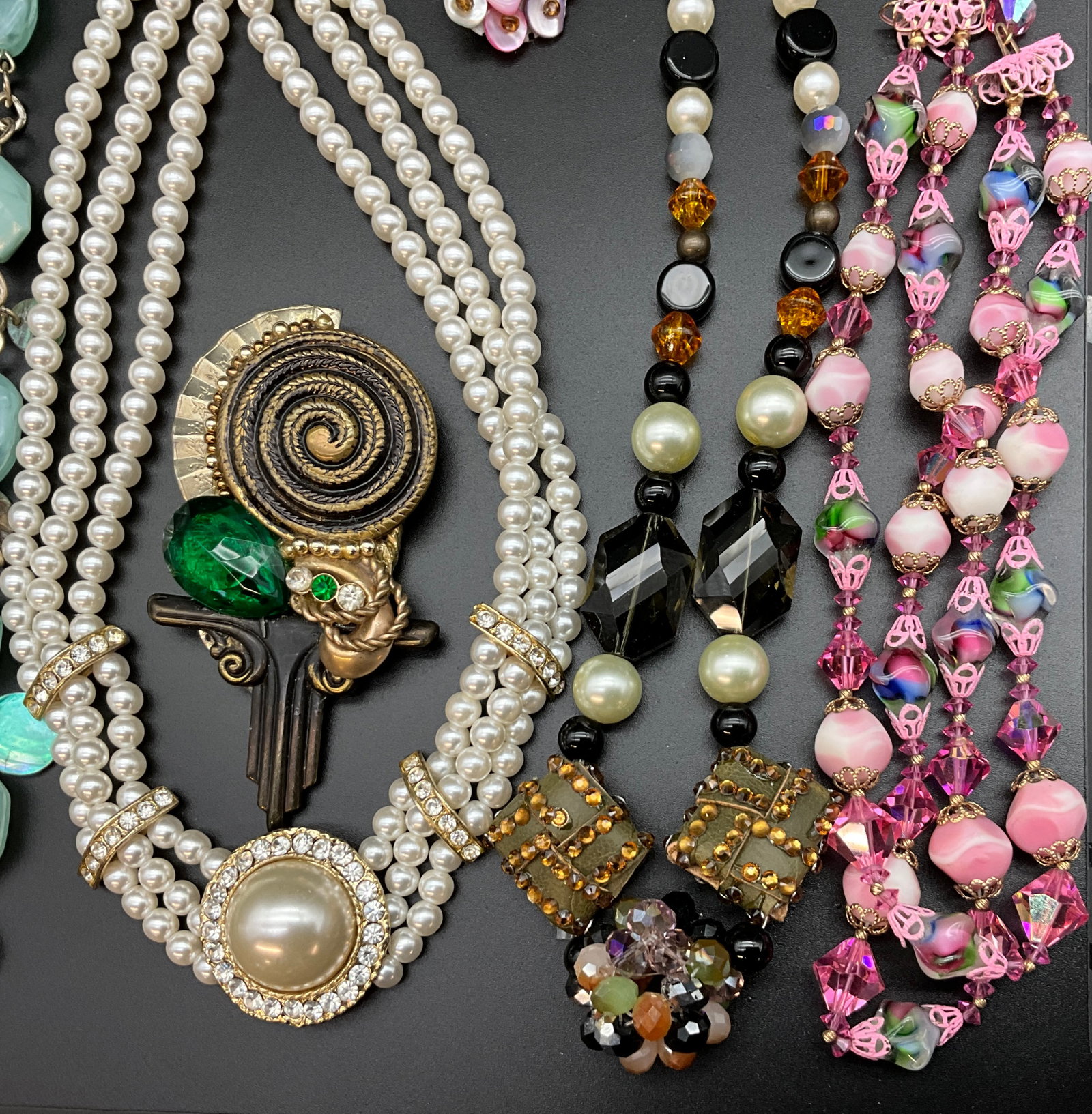 A Collection of Vintage Costume Jewelry - 3