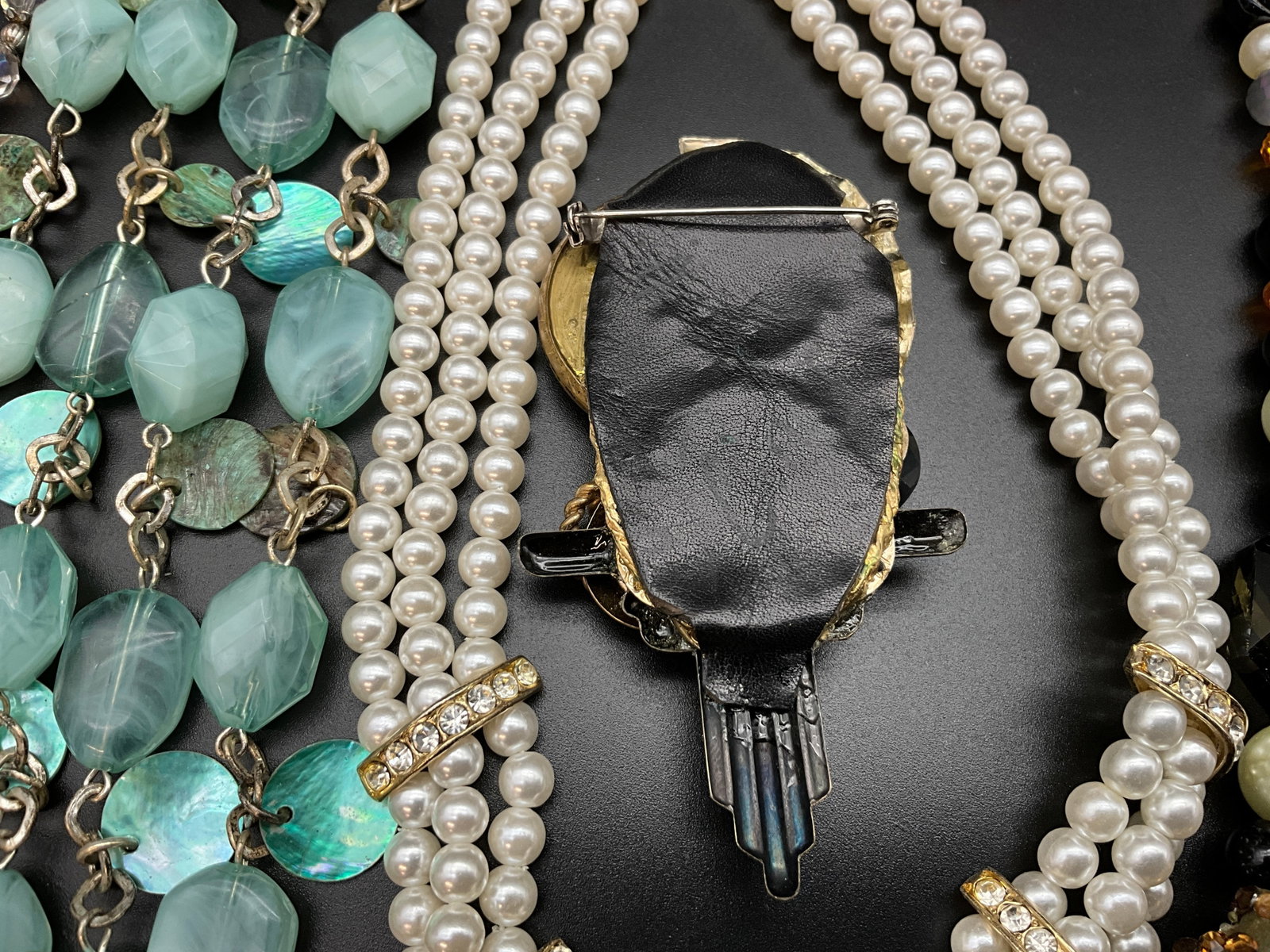 A Collection of Vintage Costume Jewelry - 4