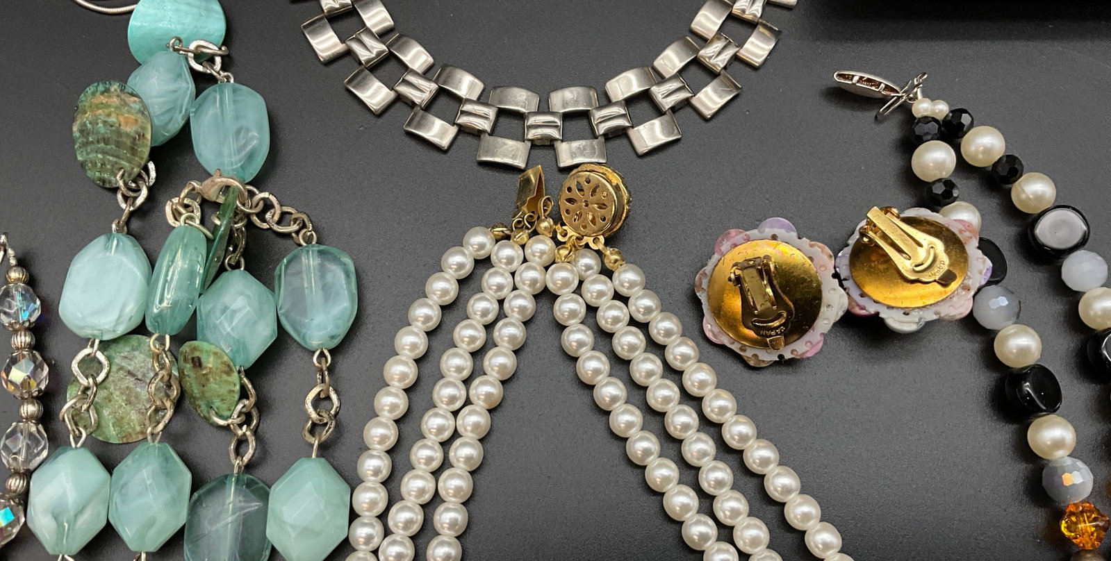 A Collection of Vintage Costume Jewelry - 5