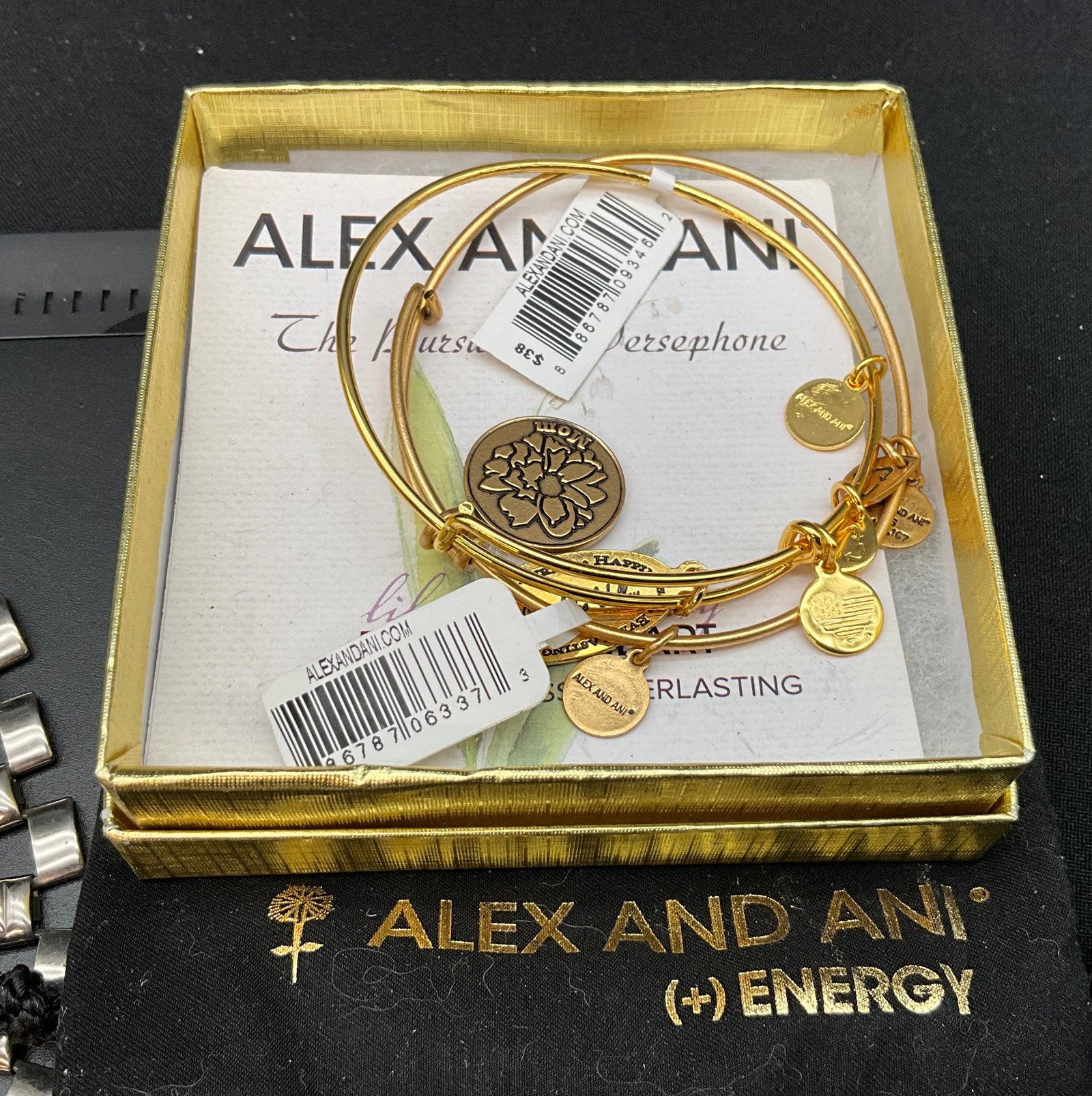 A Collection of Vintage Costume Jewelry - 6