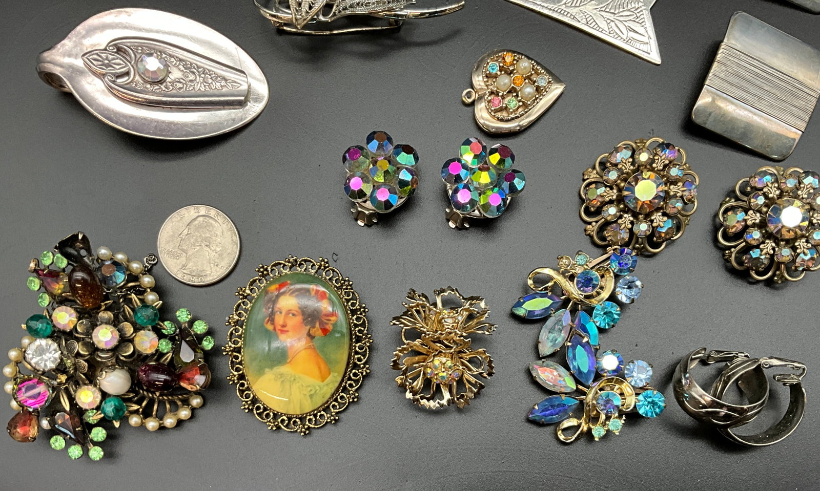 A Collection of Pieces of Vintage Costume Jewelry - 2