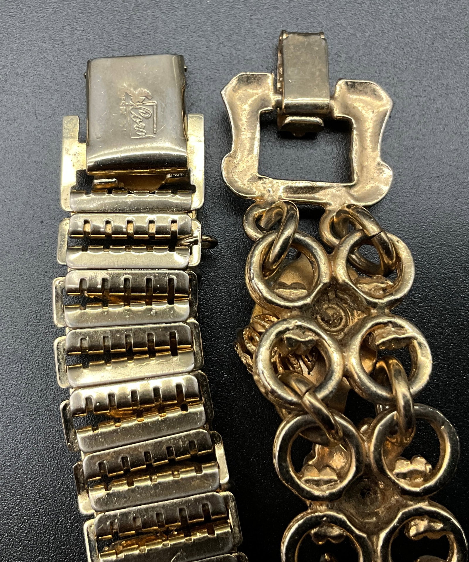 A Collection of Vintage Costume Jewelry - 5