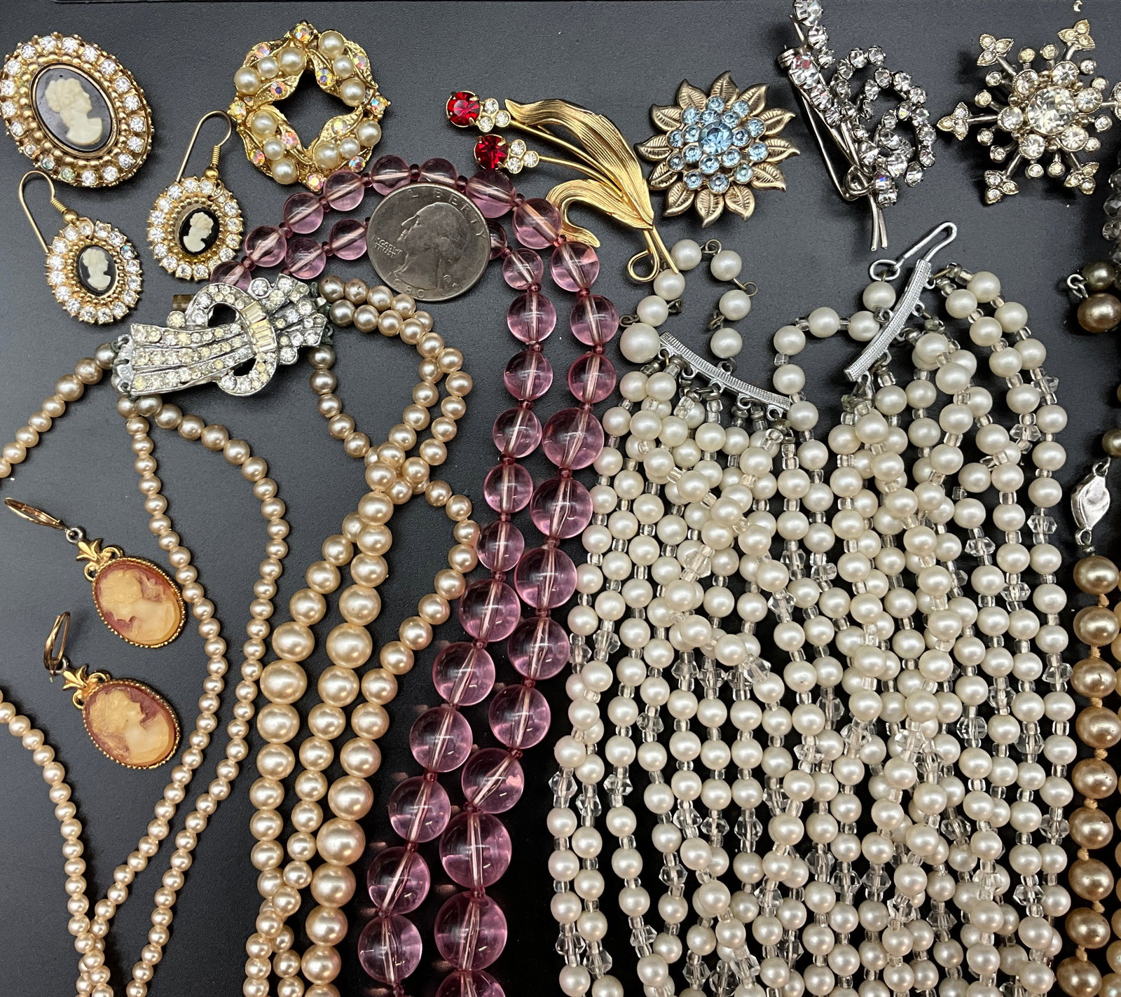 A Collection of 25 Vintage Costume Jewelry Pieces - 4