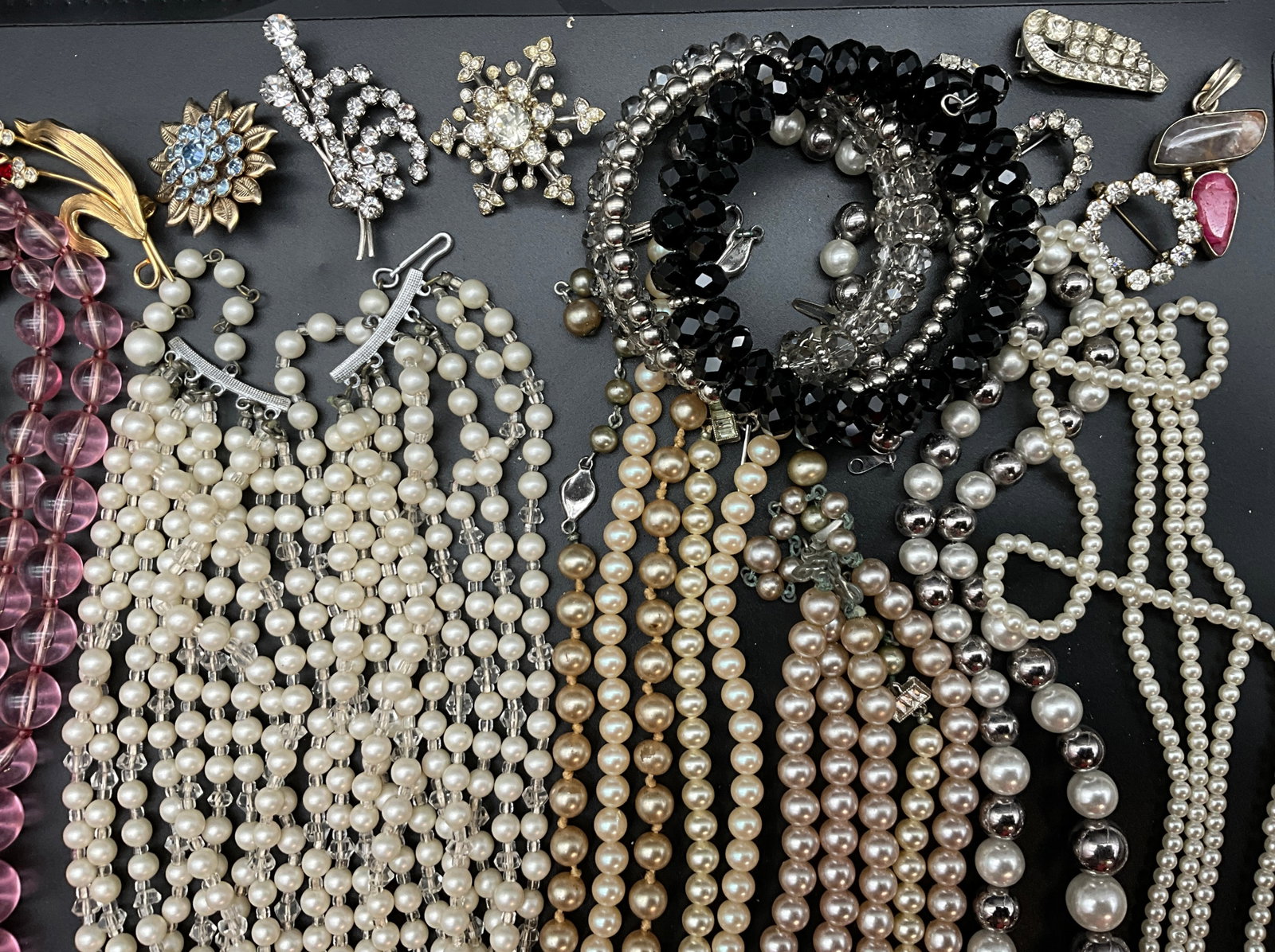 A Collection of 25 Vintage Costume Jewelry Pieces - 5