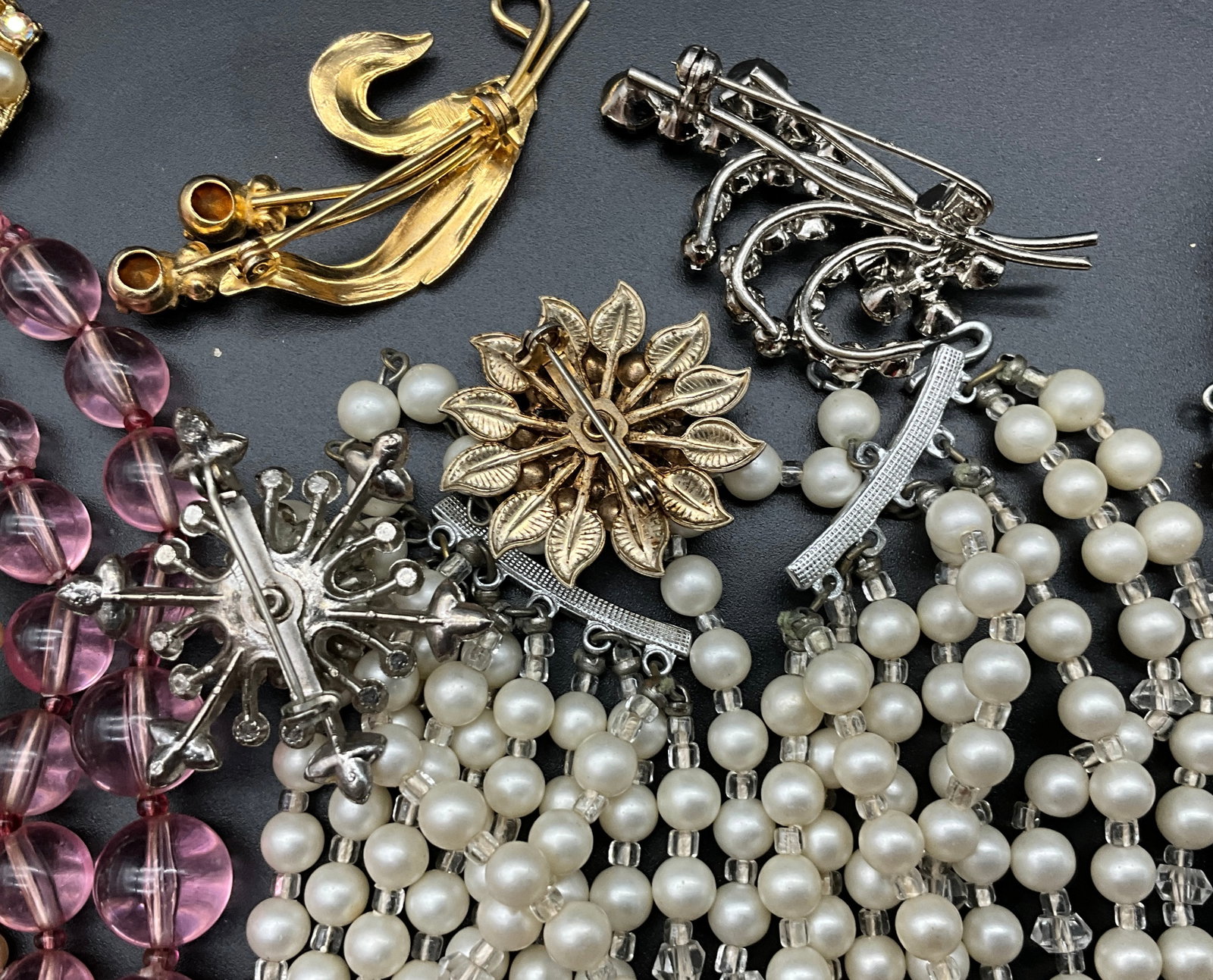 A Collection of 25 Vintage Costume Jewelry Pieces - 7