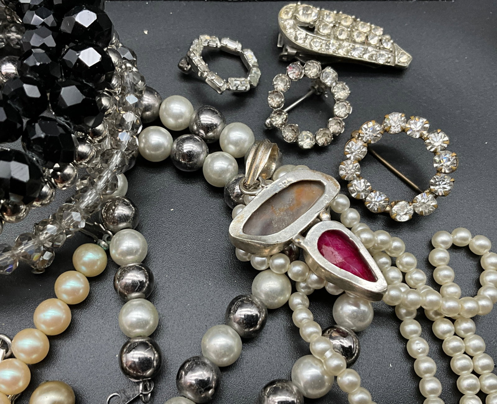A Collection of 25 Vintage Costume Jewelry Pieces - 8