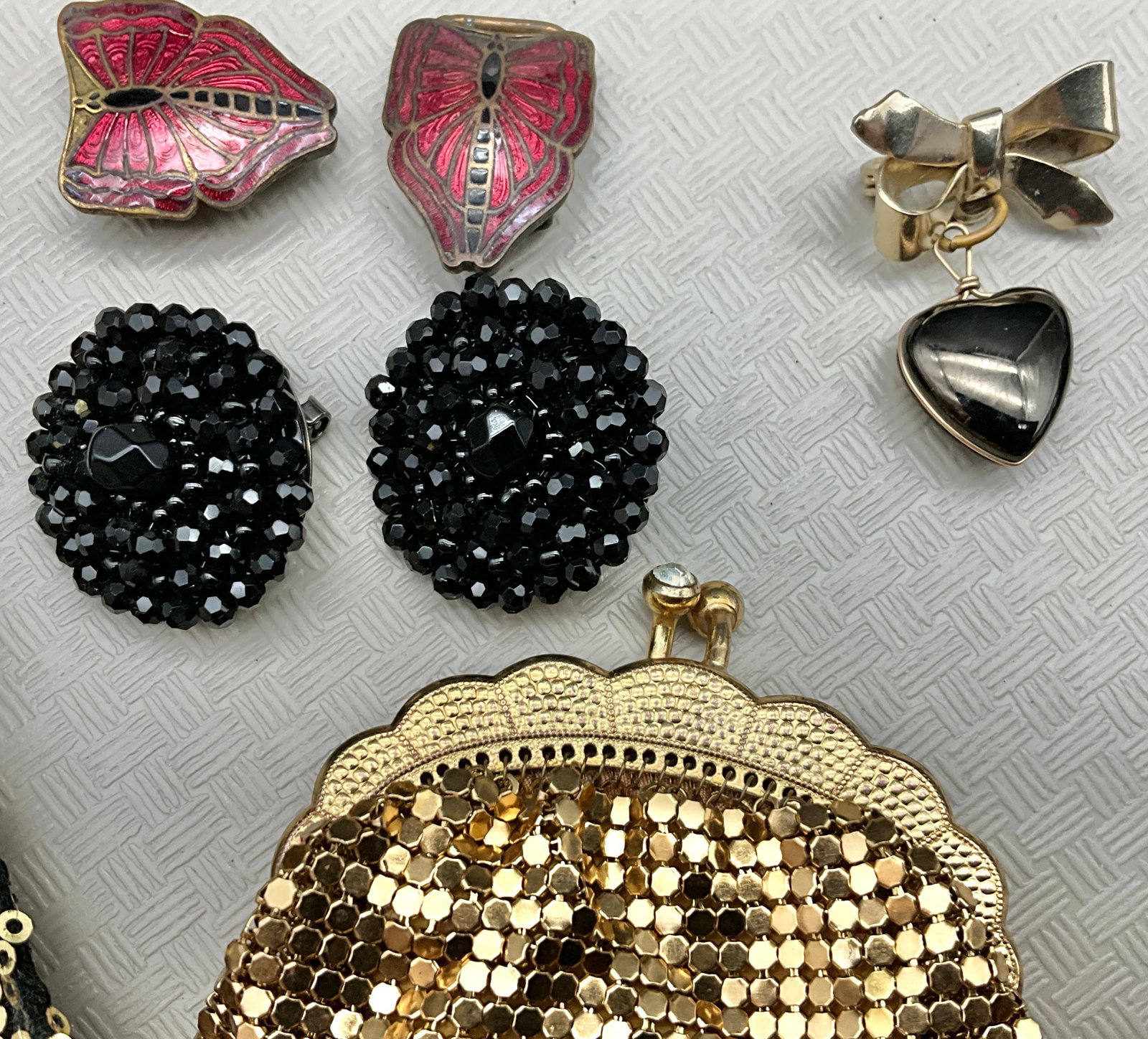 A Collection of Vintage Costume Jewelry and Accessories - 3