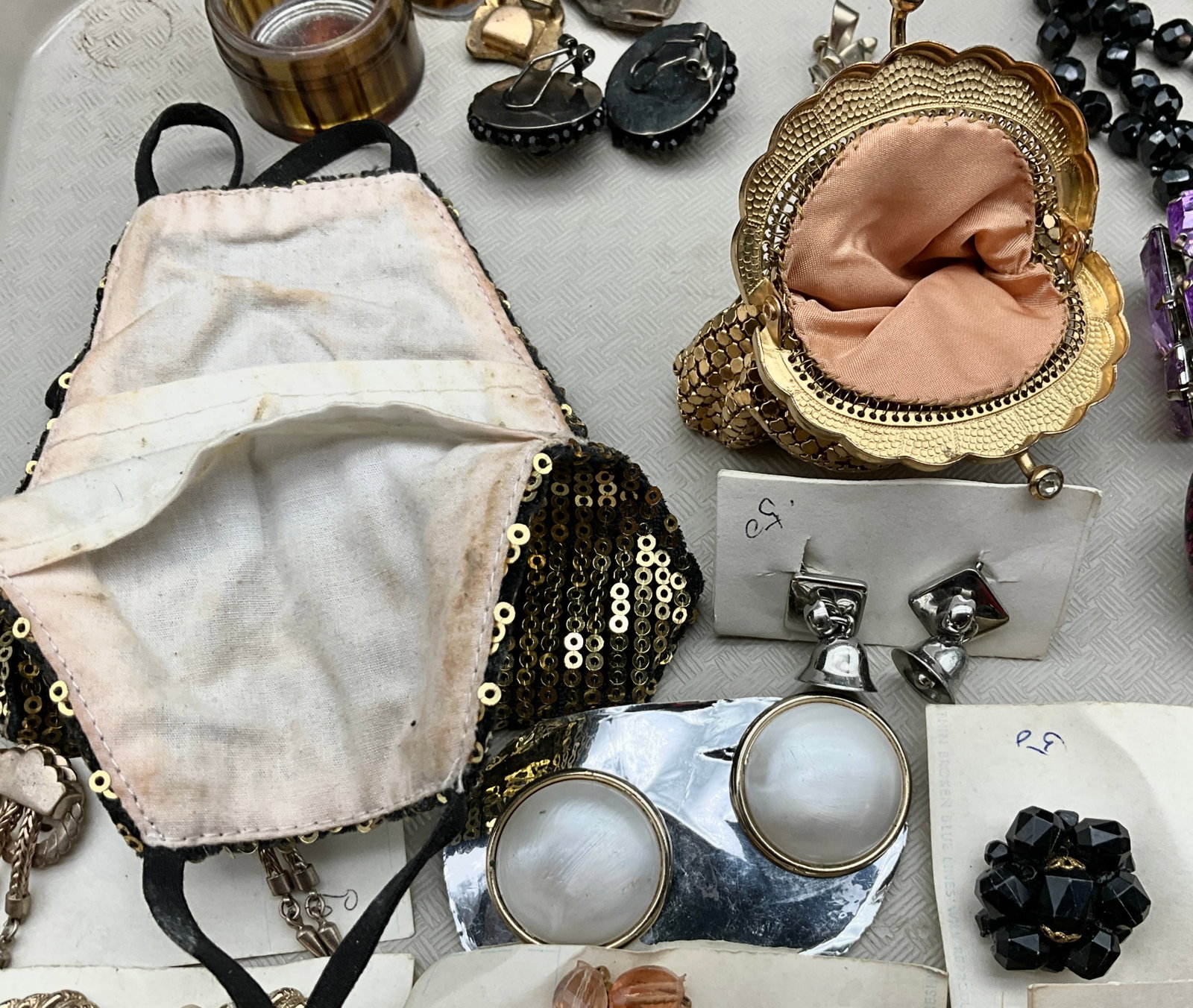 A Collection of Vintage Costume Jewelry and Accessories - 6