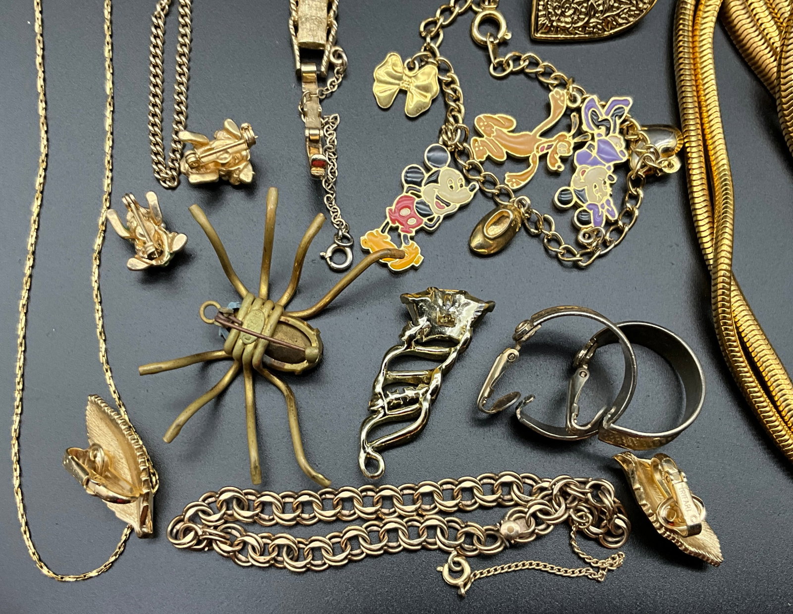 A Collection of Vintage Gold Tone Costume Jewelry and Coro Wristwatch - 7