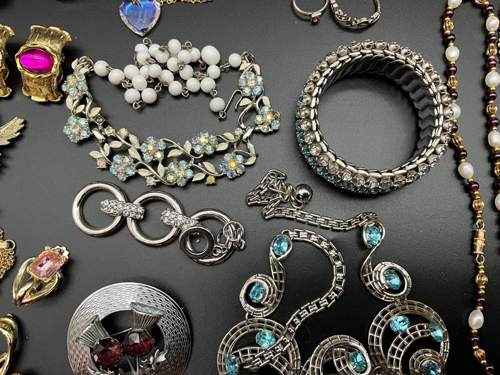 A Collection of Vintage Mid-Century Style Costume Jewelry - 4