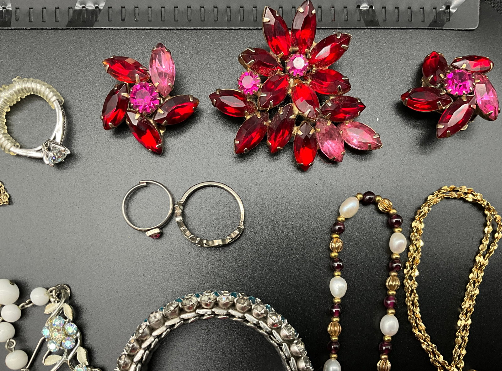 A Collection of Vintage Mid-Century Style Costume Jewelry - 5