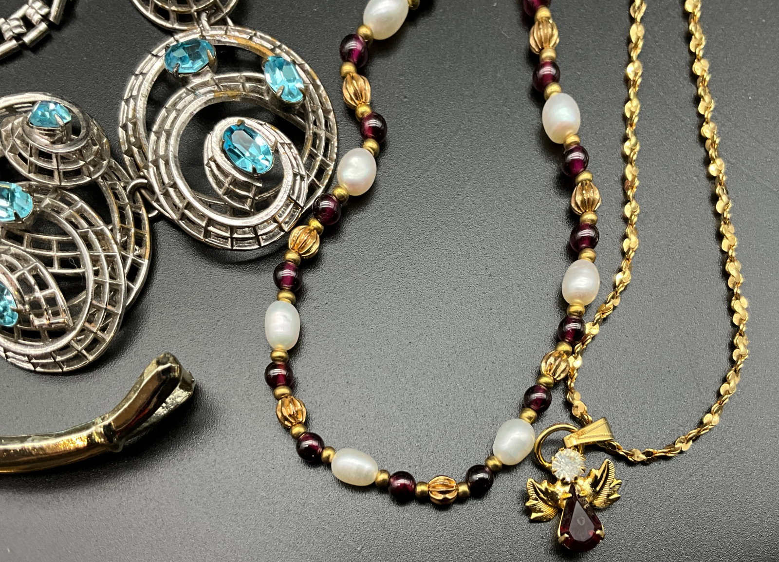 A Collection of Vintage Mid-Century Style Costume Jewelry - 6