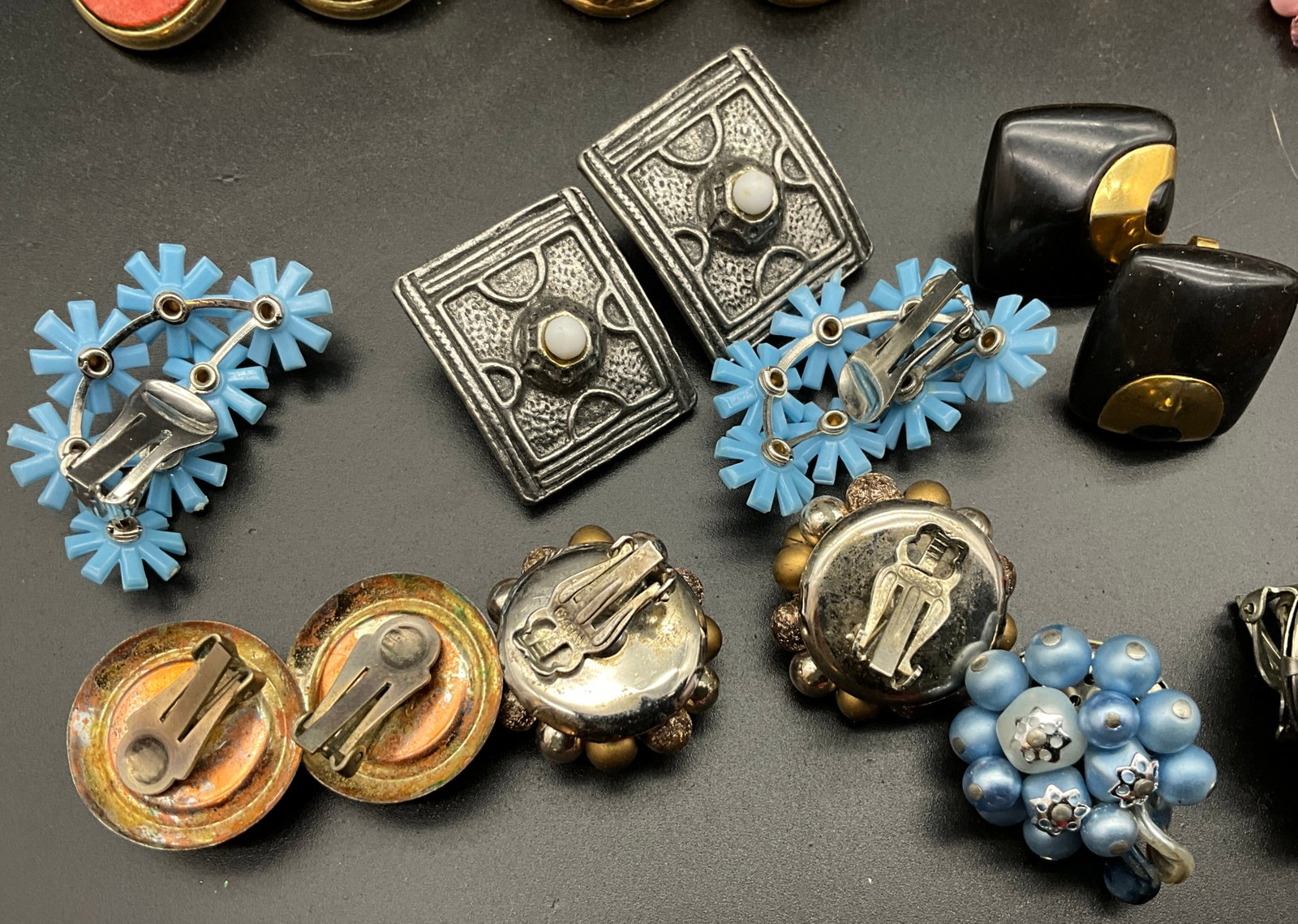 A Collection of Vintage Costume Jewelry Earrings - 5