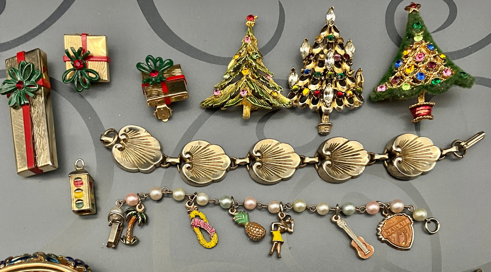 A Collection of Vintage Holiday and Artisan Costume Jewelry - 5
