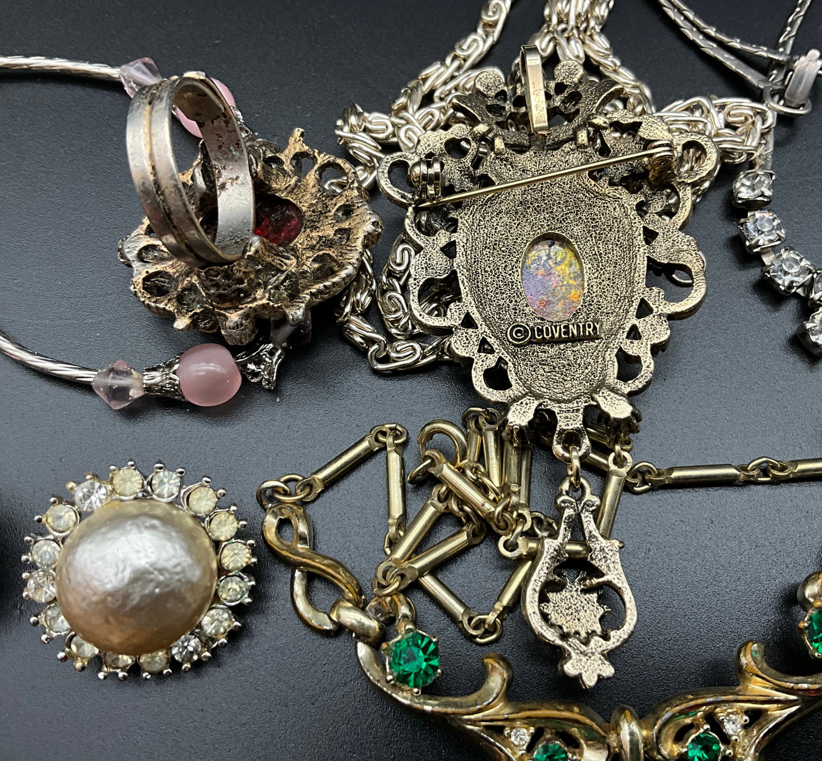 A Collection of Vintage Mixed Metal Costume Jewelry - 5