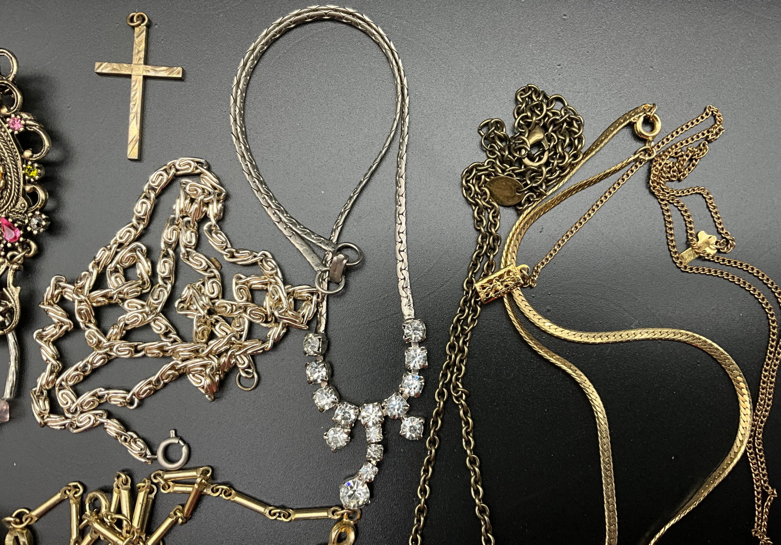 A Collection of Vintage Mixed Metal Costume Jewelry - 6