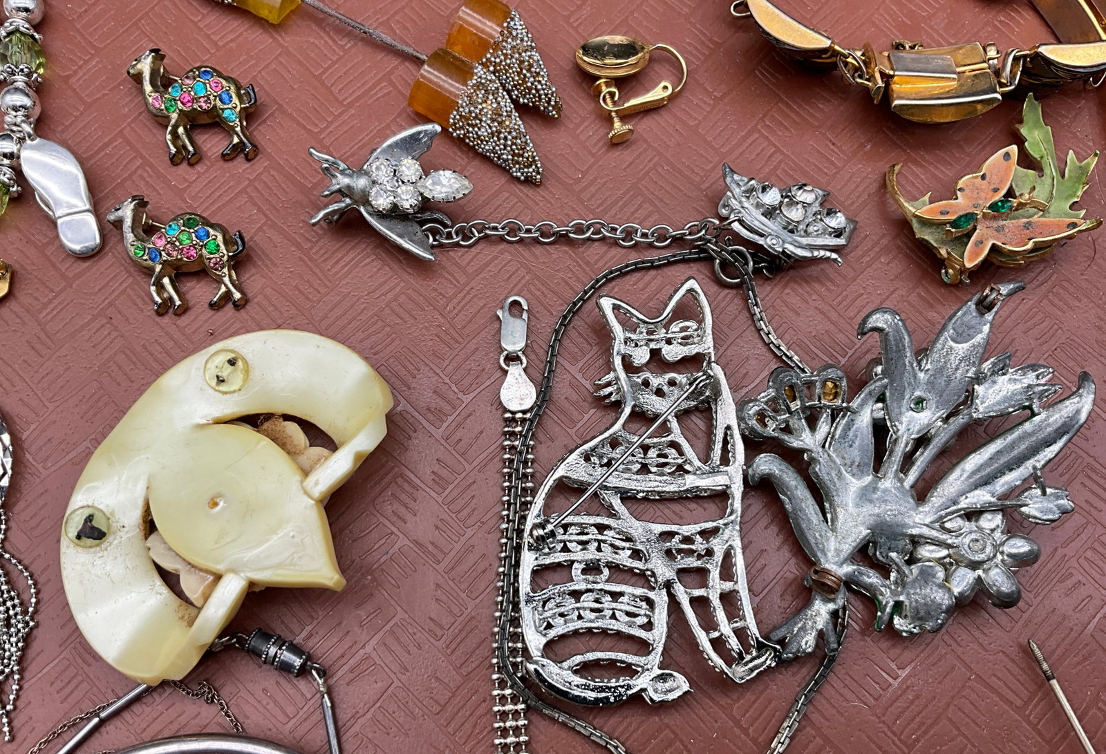 Vintage Assorted Style Mixed Material A Collection of Costume Jewelry, as-is - 6