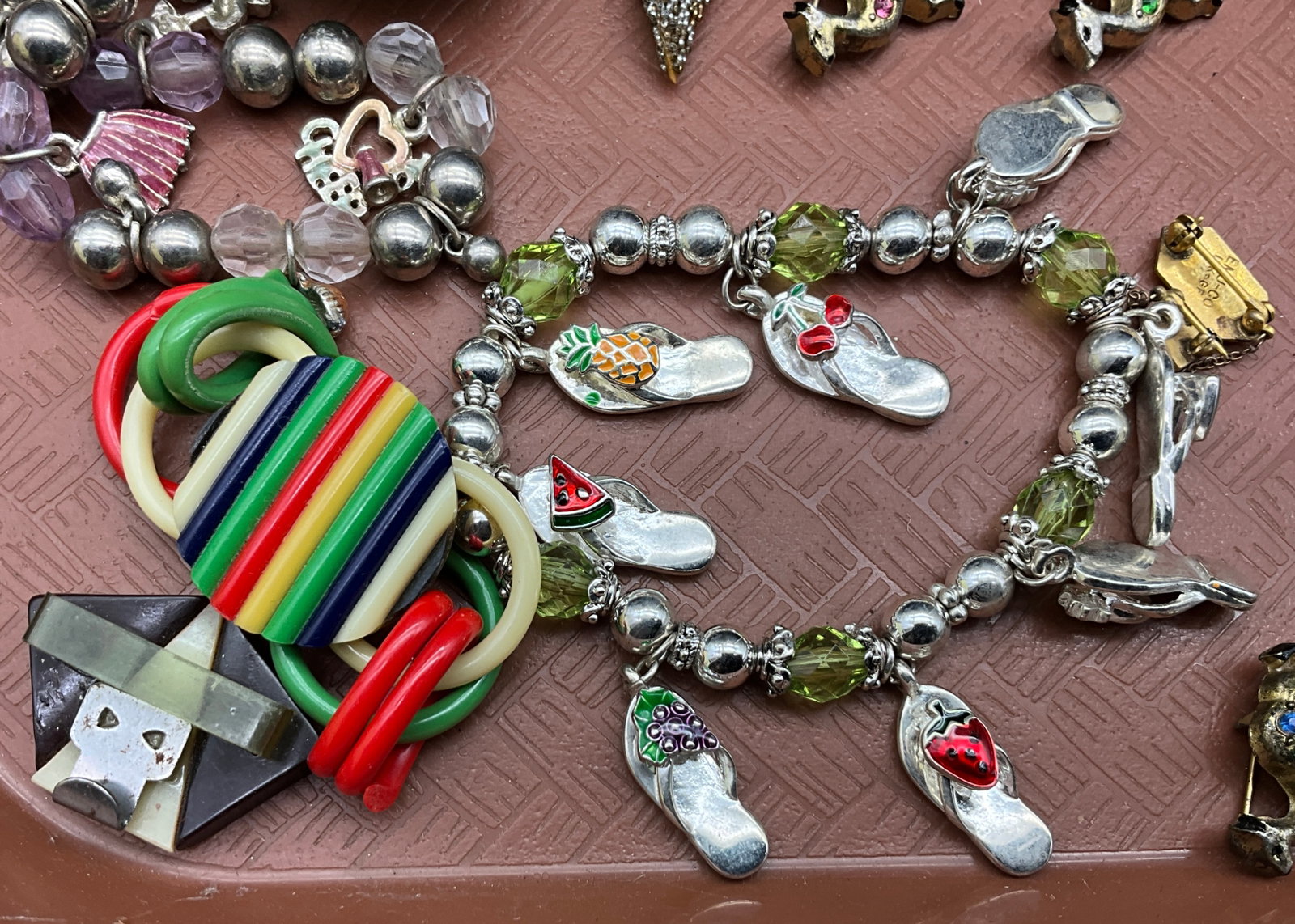 Vintage Assorted Style Mixed Material A Collection of Costume Jewelry, as-is - 7