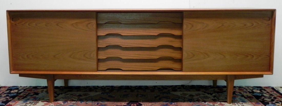 Modern Side Board (1 of 7)