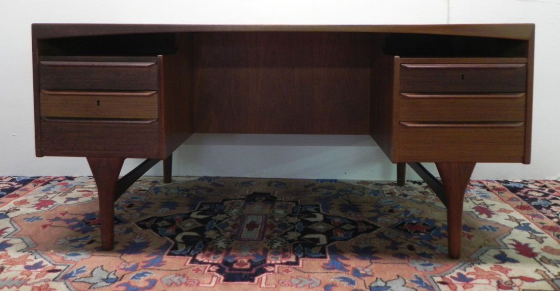 Mid-Century Desk (1 of 9)
