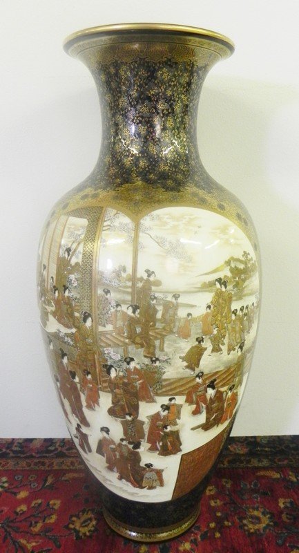 LARGE DECORATED ASIAN VASE (1 of 4)