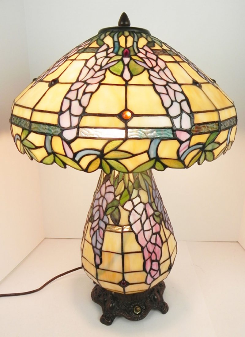 STAINED GLASS LAMP (1 of 4)