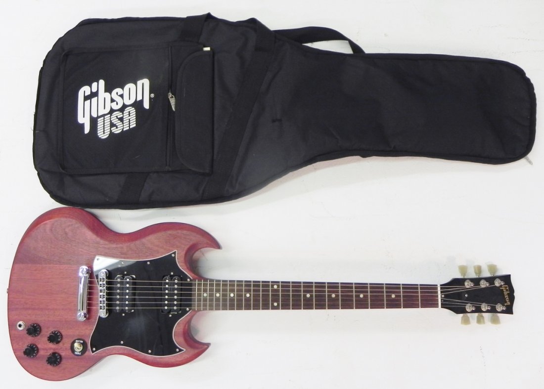 GIBSON ELECTRIC GUITAR (1 of 5)