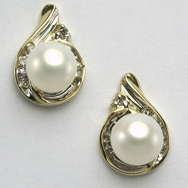 10KT 0.12tcw Diamond & 6.5mm Pearl Drop Earrings
