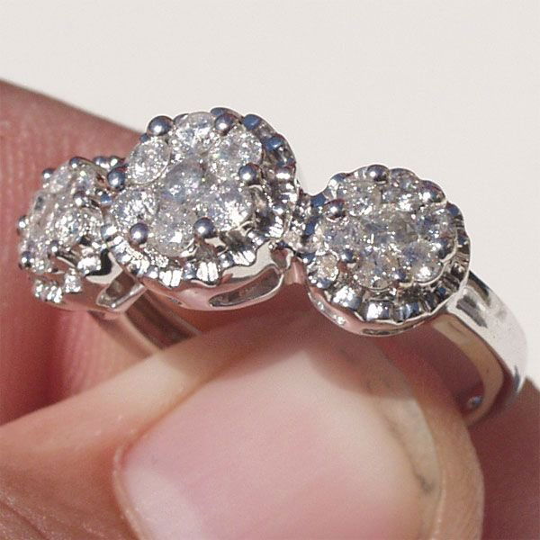 Exquisite 14KT 1CT. Diamond Ring 1.00 TCW: Exquisite 1 Carat Diamond Ring. Get the big and bold look at auction! 21 gorgeous round brilliant cut diamonds weighing a total of 1 full carat! This ring is a real stunner. Set in 14Kt. white gold, S