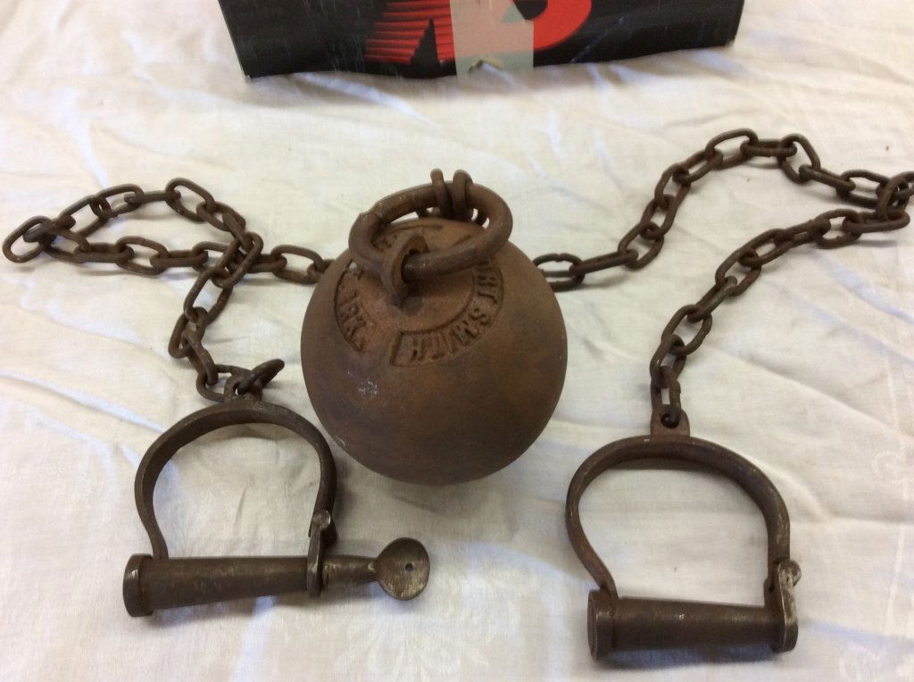 BALL & CHAIN FORT SMITH PRISON ARKANSAS: BALL & CHAIN FORT SMITH PRISON ARKANSAS