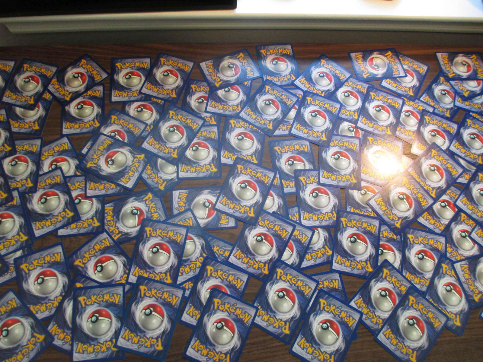 lot of 100 pokemon cards (1 of 1)