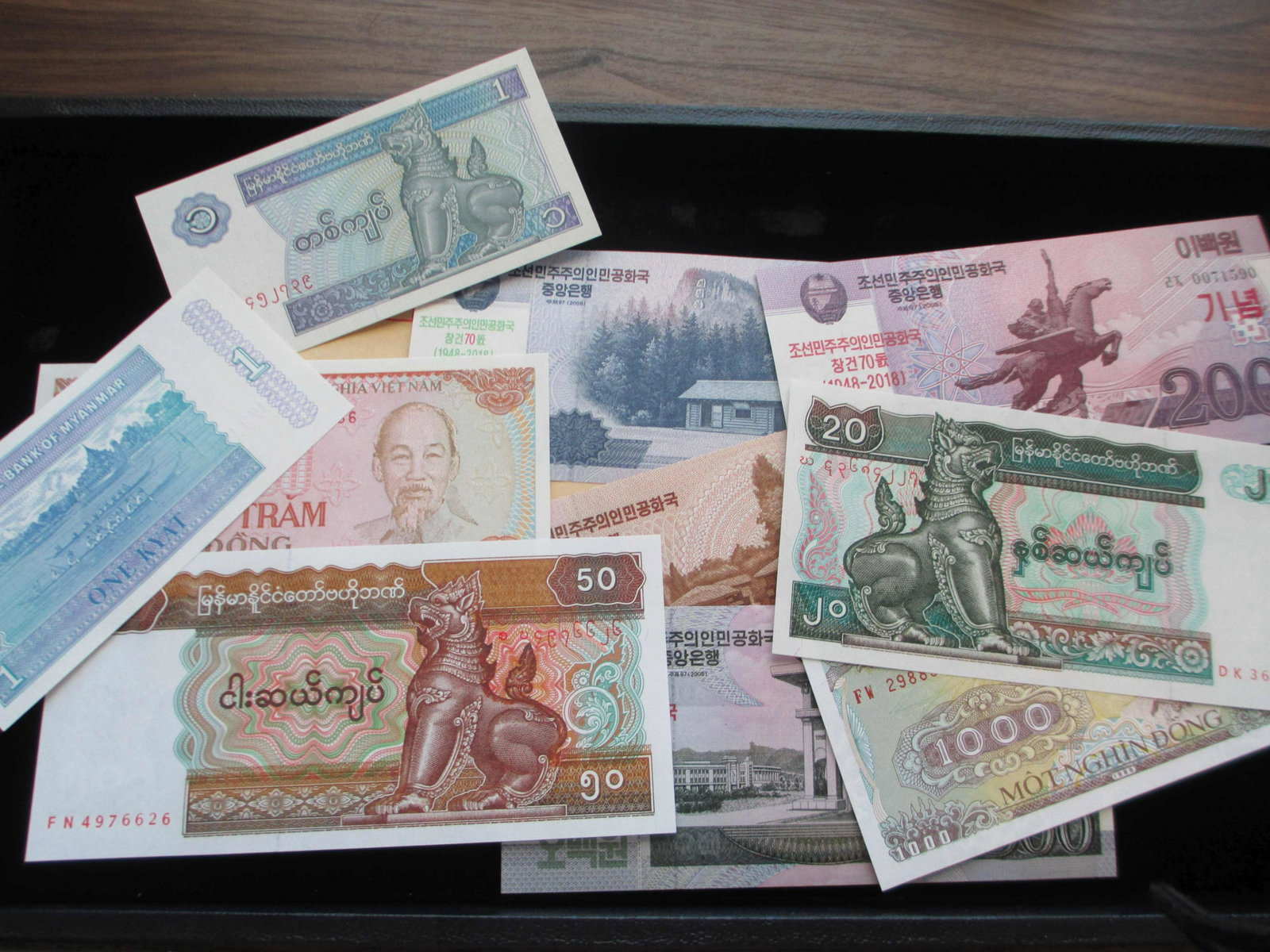 lot of 10 better foreign notes: nice mint lot