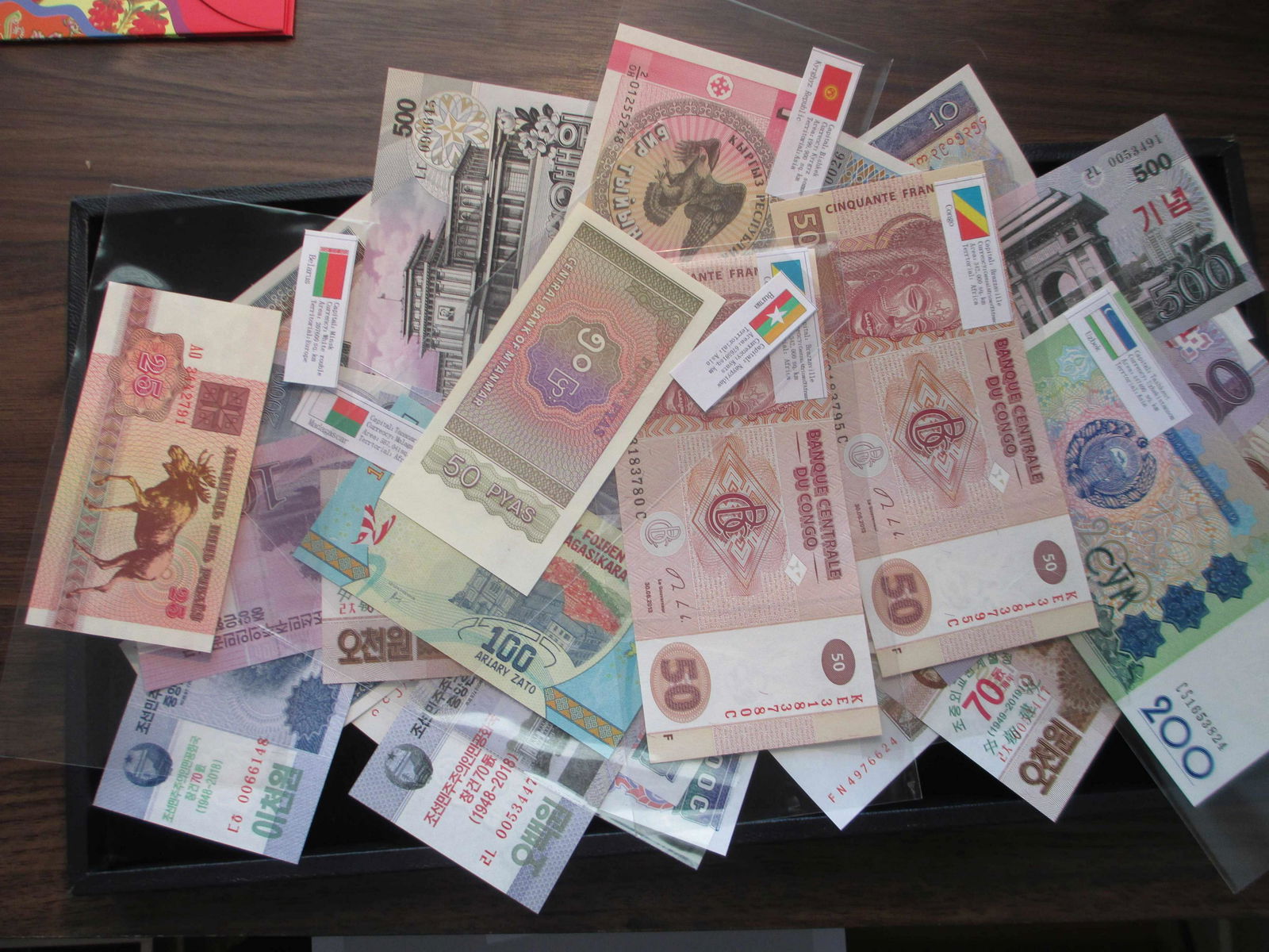 lot of 30 foreign notes (1 of 1)