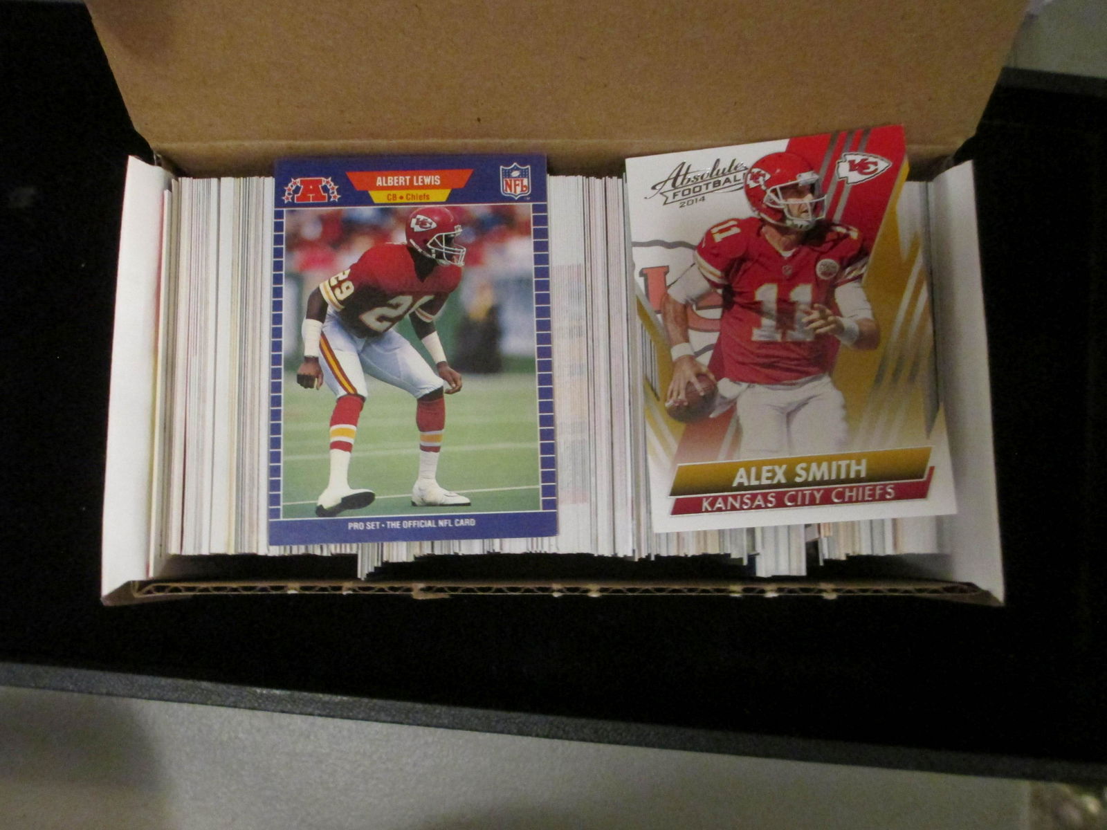 lot of 400 kansas city chiefs cards: massive lot