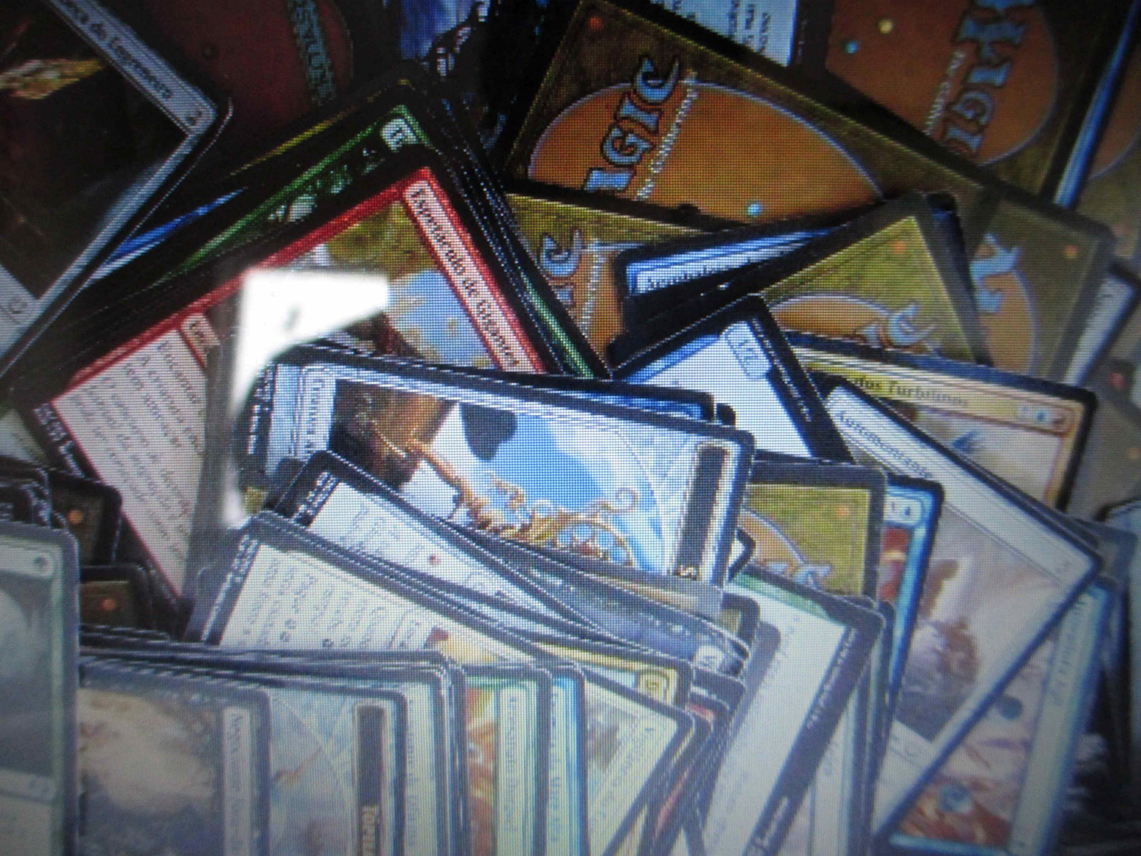 lot of 2000 common magic the gathering cards: huge hoard