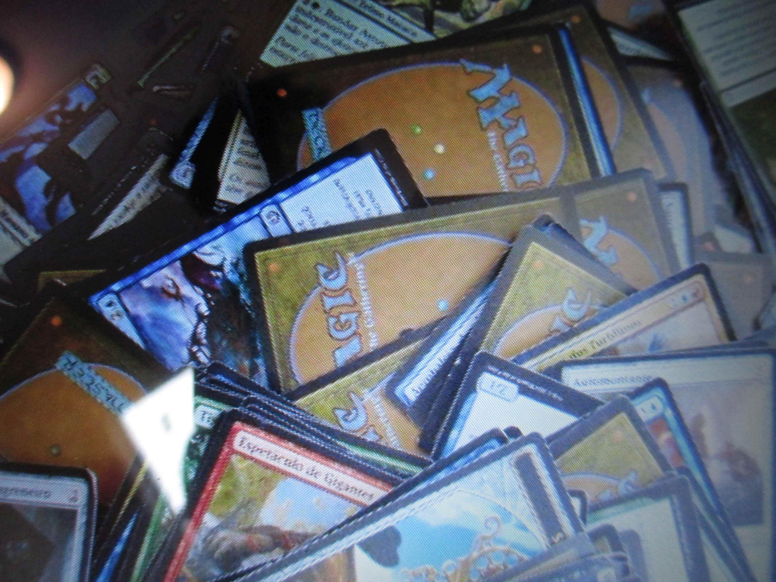 lot of 2000 common magic the gathering cards: huge hoard