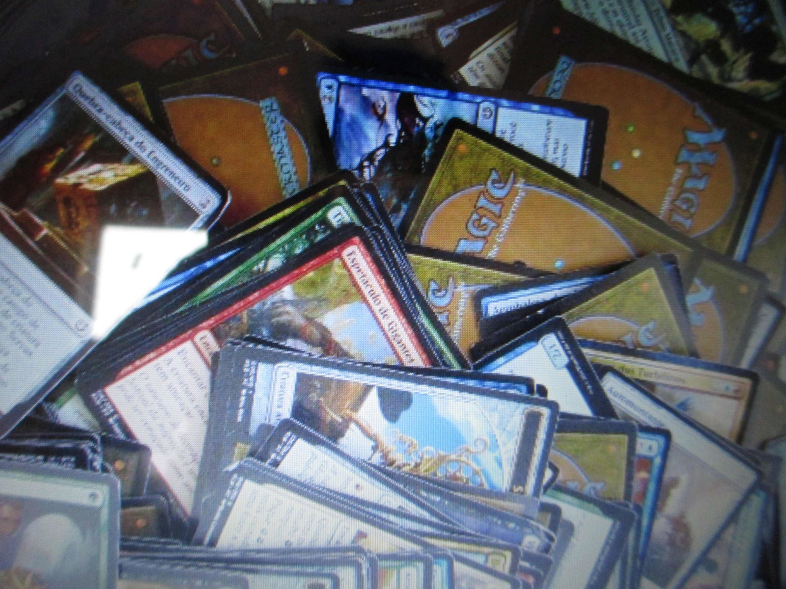 lot of 2000 common magic the gathering cards: huge hoard
