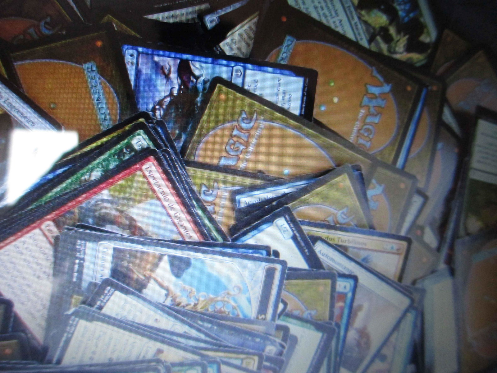 lot of 2000 common magic the gathering cards: huge hoard