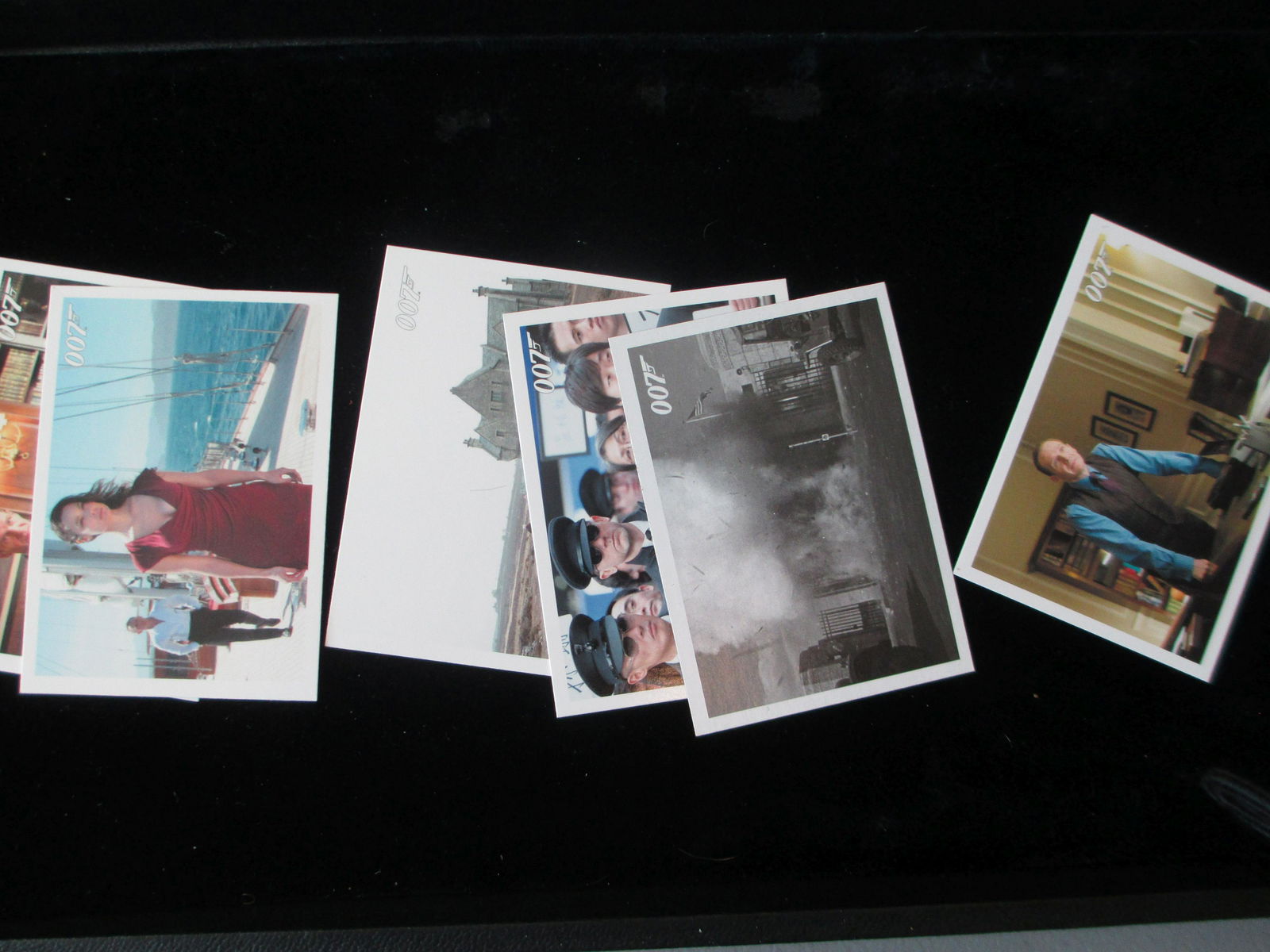 lot of 6 james bonds cards (1 of 1)