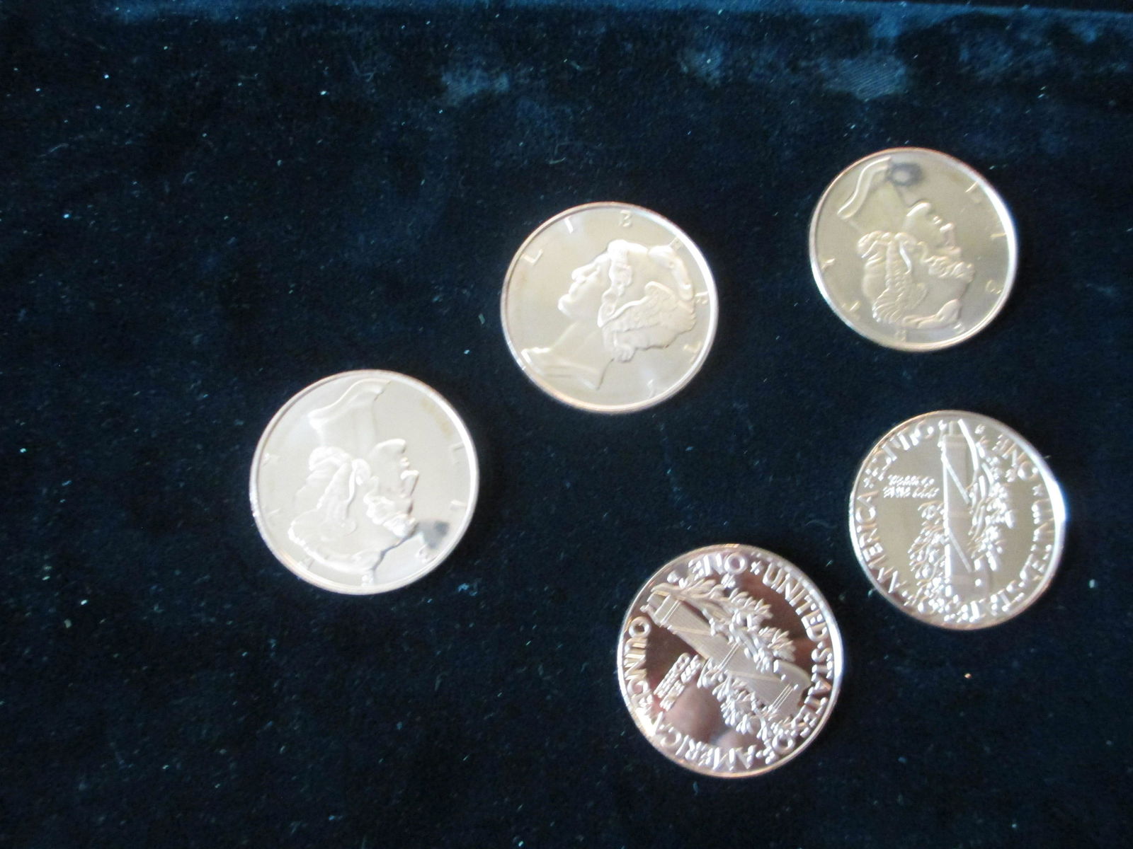 lot of 5 .999 one ounce copper rounds (1 of 1)